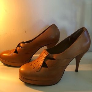 LIKE NEW! Anthropologie Schuler & Sons Kathy in Cognac. Style “Kathy”